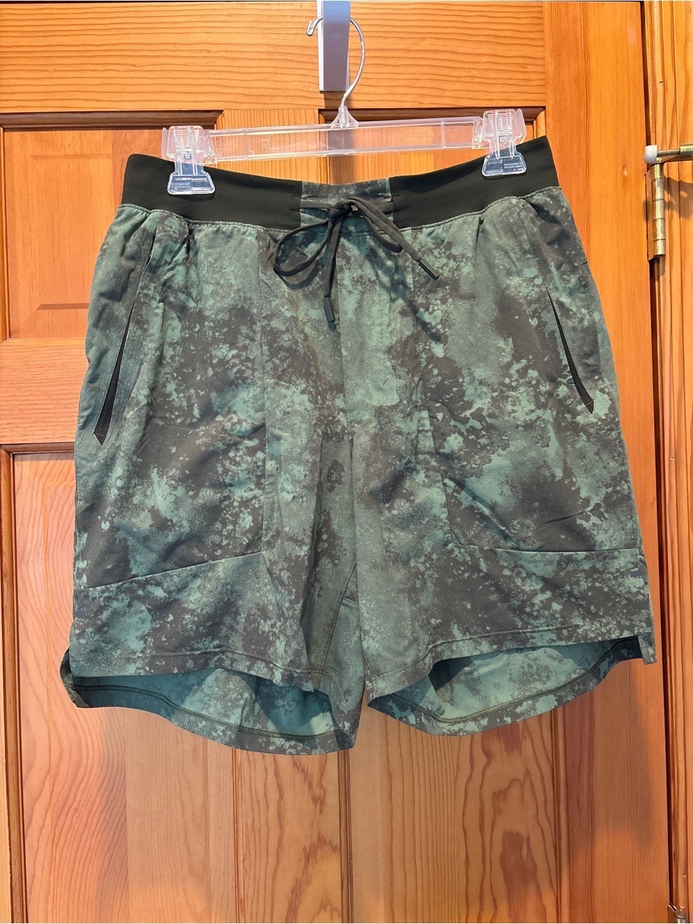 Lululemon Men's License to Train Linerless Shorts 7" Green Smoke Print - Medium - Picture 2 of 8